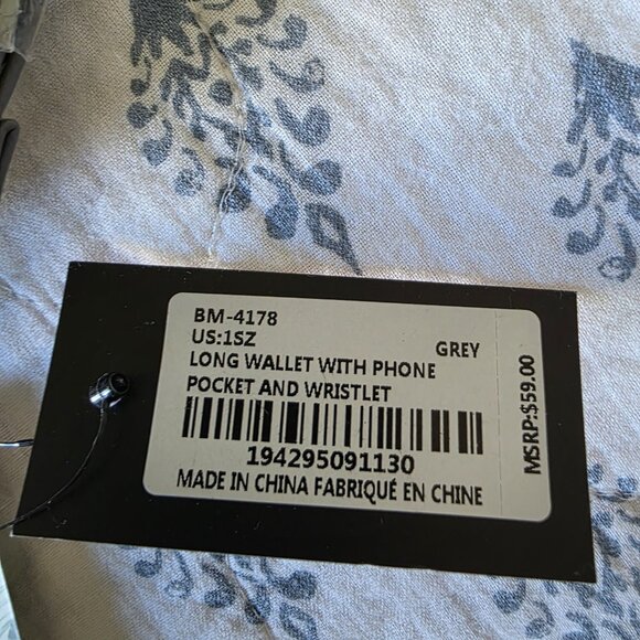 Badgley Mischka Quilted Zip Around Wristlet Wallet Phone Pocket Grey NWT - Picture 7 of 11